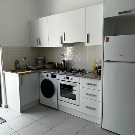 Girne Karmi De Yeni Esyali Muestakil Daireler *