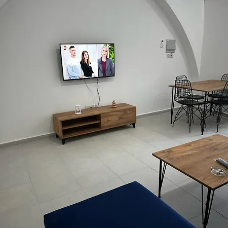 Girne Karmi De Yeni Esyali Muestakil Daireler Apartment Kannavia