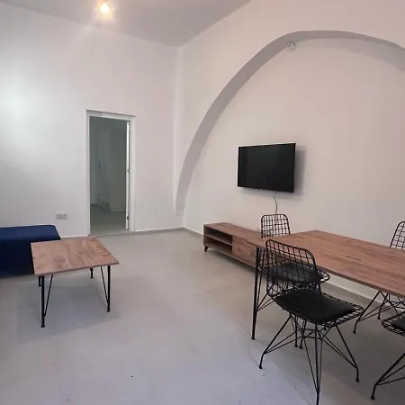 Girne Karmi De Yeni Esyali Muestakil Daireler * Kannavia