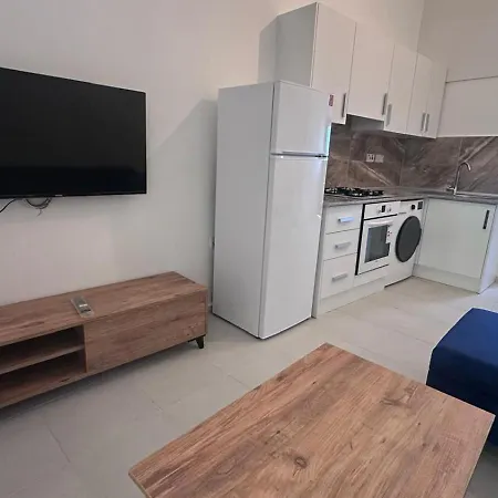 Girne Karmi De Yeni Esyali Muestakil Daireler *