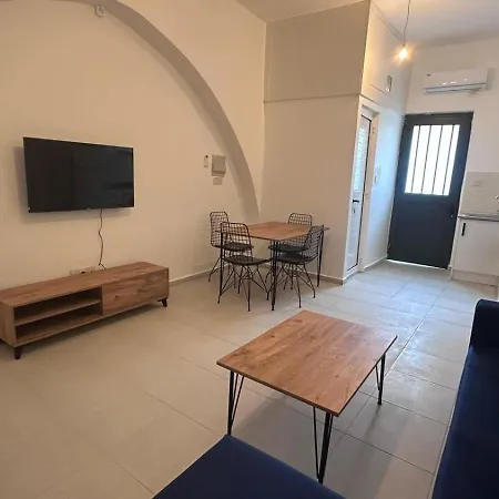 Girne Karmi De Yeni Esyali Muestakil Daireler