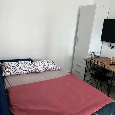 Girne Karmi De Yeni Esyali Muestakil Daireler Apartment