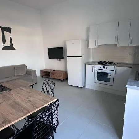 Girne Karmi De Yeni Esyali Muestakil Daireler Apartment *