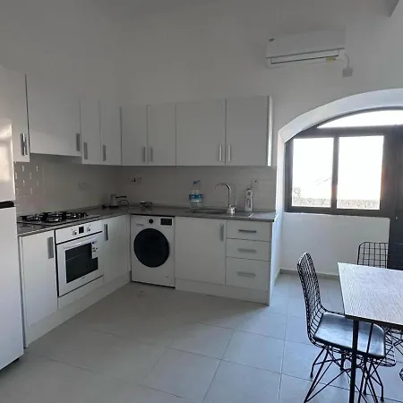 Girne Karmi De Yeni Esyali Muestakil Daireler Lägenhet *
