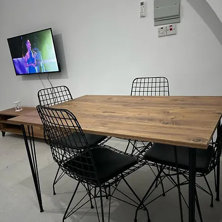 Girne Karmi De Yeni Esyali Muestakil Daireler Apartment Kannavia