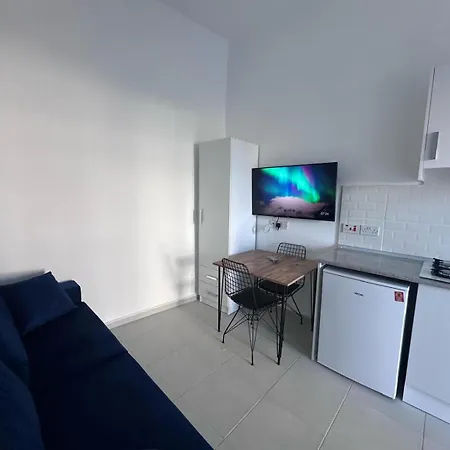 Apartment Girne Karmi De Yeni Esyali Muestakil Daireler